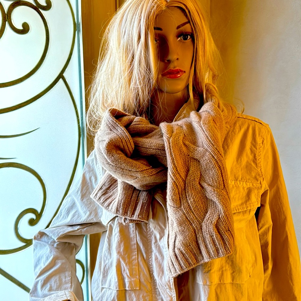 100% cashmere scarf, never worn